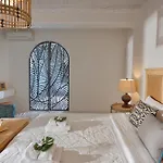 Divine - 10 Bedrooms In Ornos, Tennis Court 빌라 오르노스