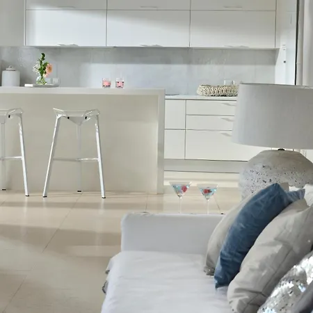 Divine - 10 Bedrooms In Ornos, Tennis Court ヴィラ