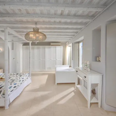 ヴィラ Divine - 10 Bedrooms In Ornos, Tennis Court