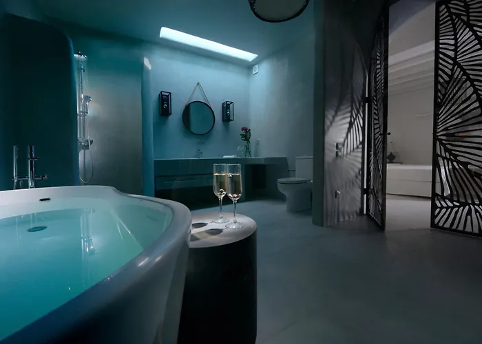 Divine - 10 Bedrooms In Ornos, Tennis Court אורנוס