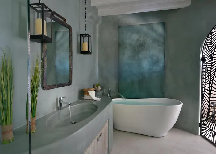 Divine - 10 Bedrooms In Ornos, Tennis Court וילה